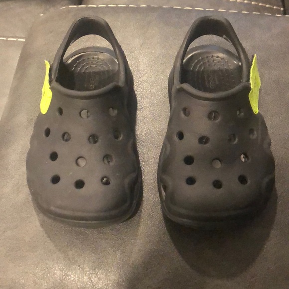 girls crocs size 4